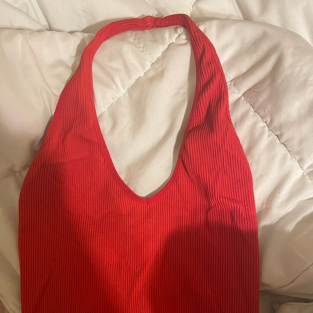RIBBED HAULTER CROP TOP